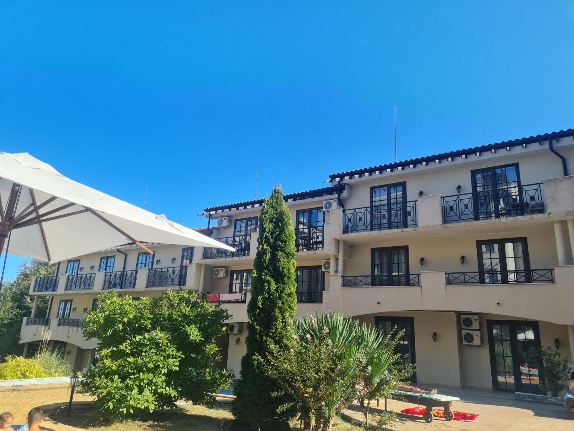 Apartment Almi - The Cliff Обзор Екстериор снимка