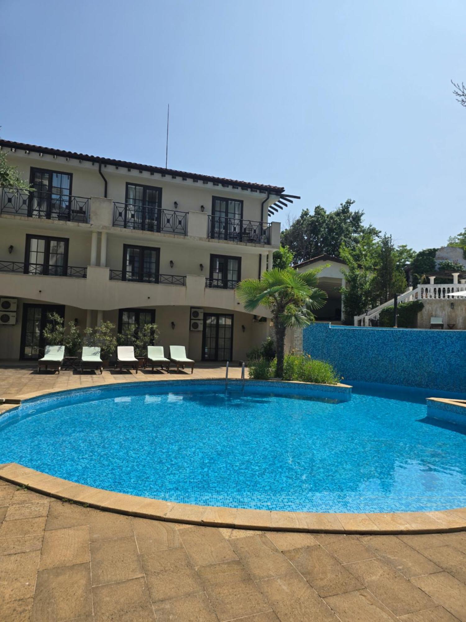 Apartment Almi - The Cliff Обзор Екстериор снимка